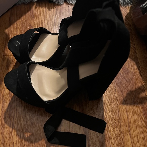 Brought two of the same shoe in the wrong size - Picture 3 of 4